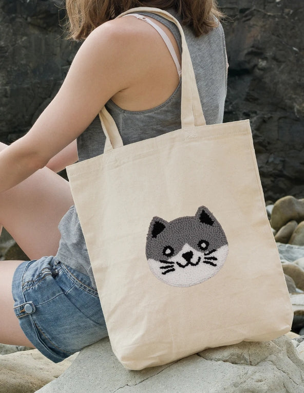 HANDMADE PUNCH NEEDLE TOTE BAG - CAT (LIGHT GREY)