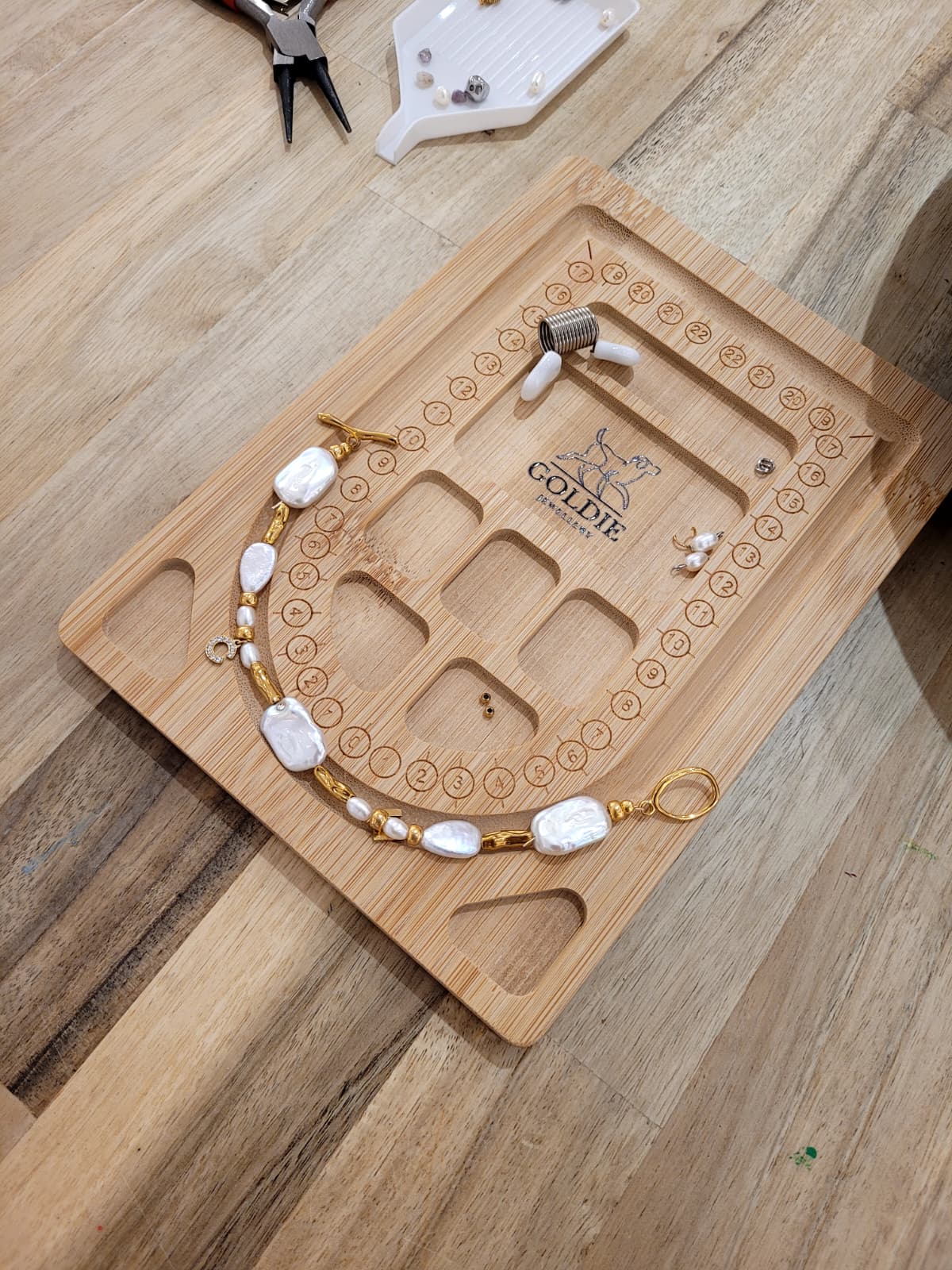 Design your bracelet workshop